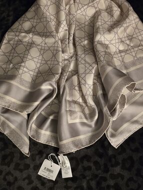 NEW - Dior Scarf - Fantasie find blanc 90*90 gray